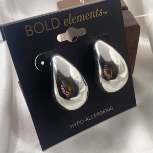 BOLD Elements Silver Reflective Teardrop Accents